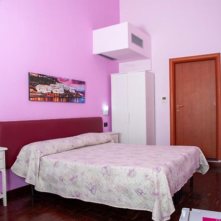 Palazzo Carafa Della Spina Room And Apartment Napoli Exterior foto