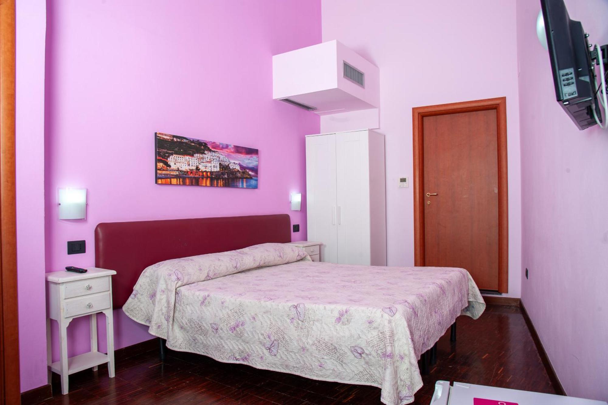 Palazzo Carafa Della Spina Room And Apartment Napoli Exterior foto