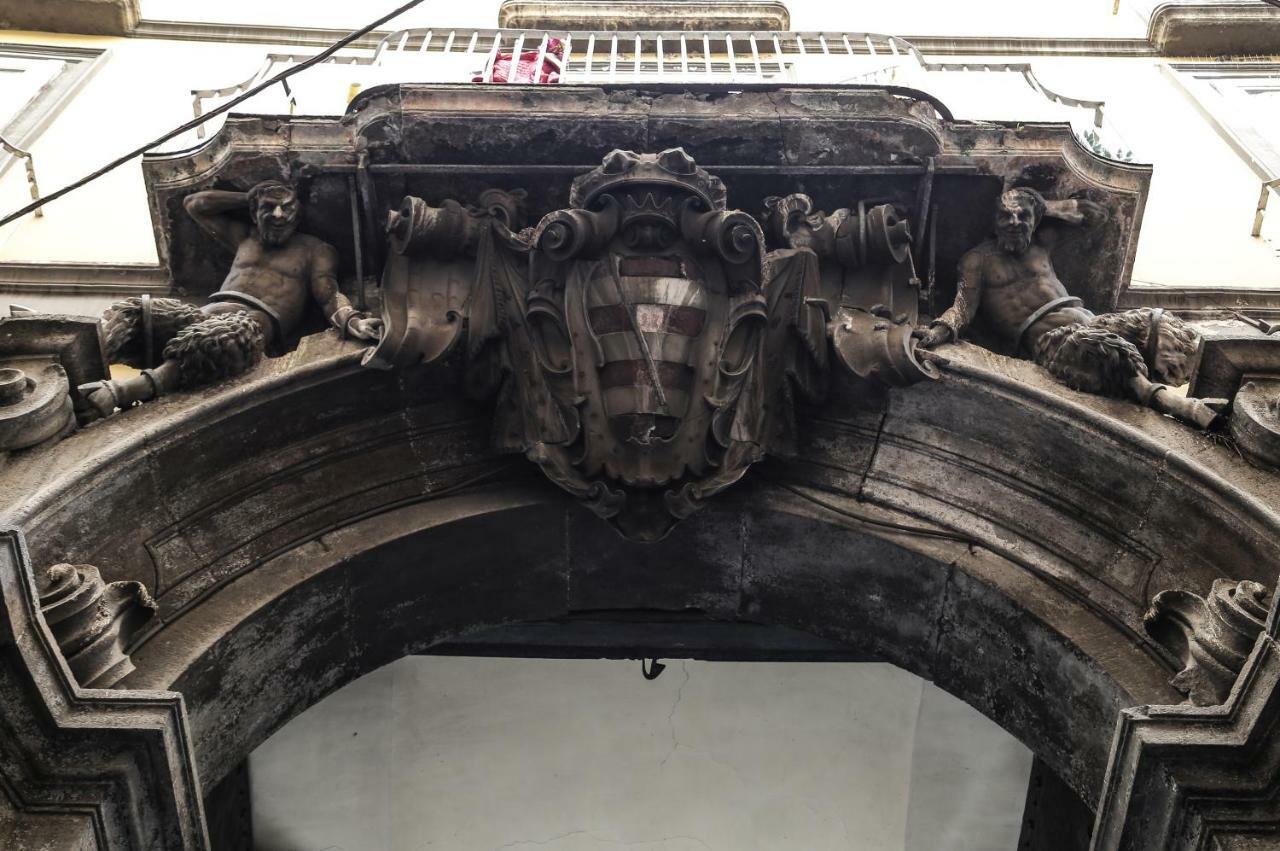 Palazzo Carafa Della Spina Room And Apartment Napoli Exterior foto
