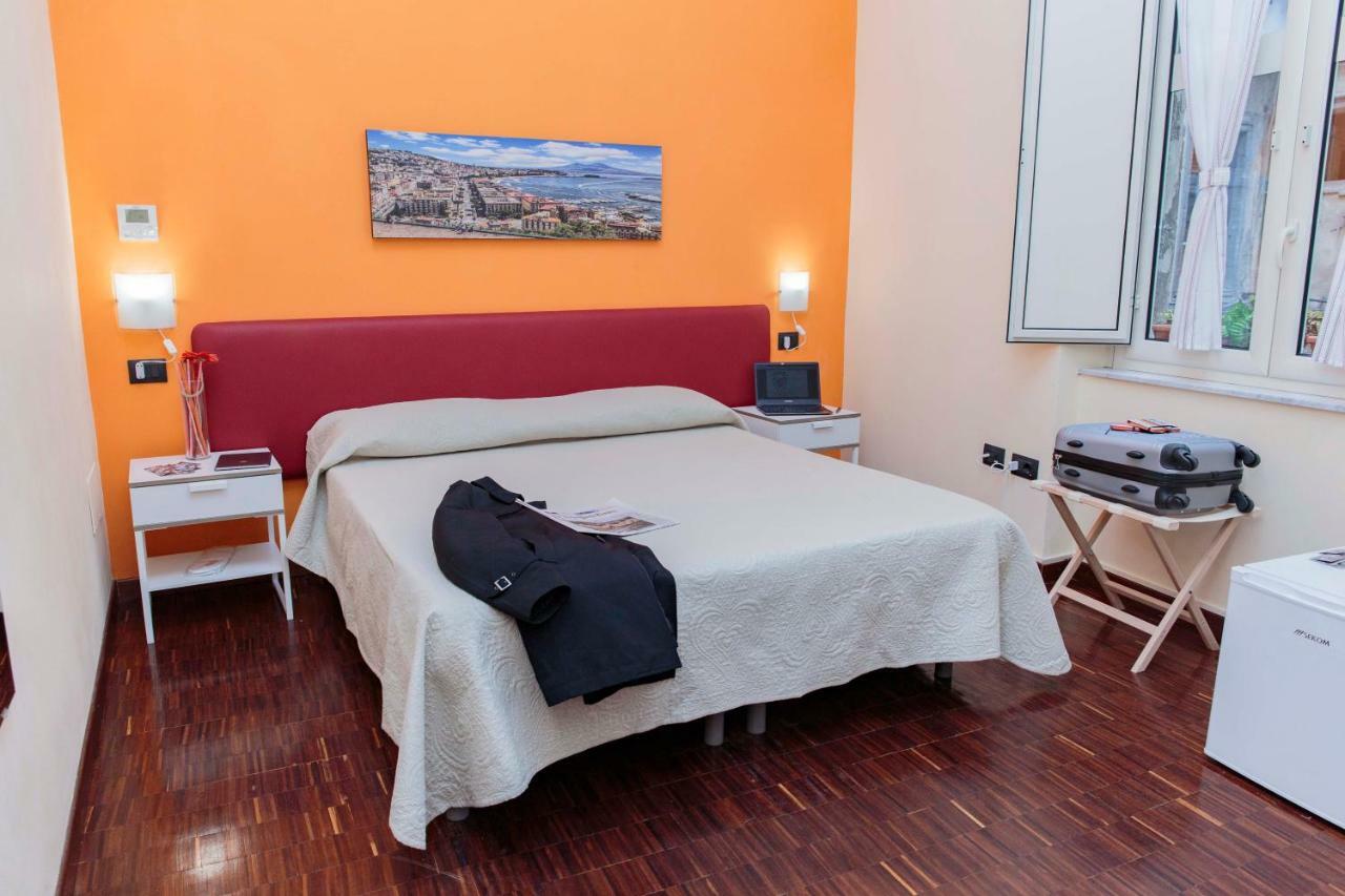 Palazzo Carafa Della Spina Room And Apartment Napoli Exterior foto