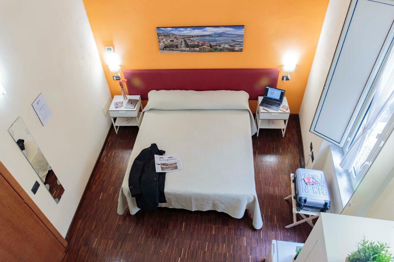 Palazzo Carafa Della Spina Room And Apartment Napoli Exterior foto