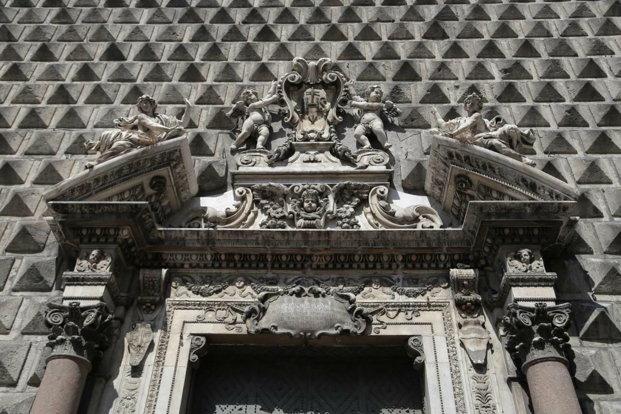 Palazzo Carafa Della Spina Room And Apartment Napoli Exterior foto