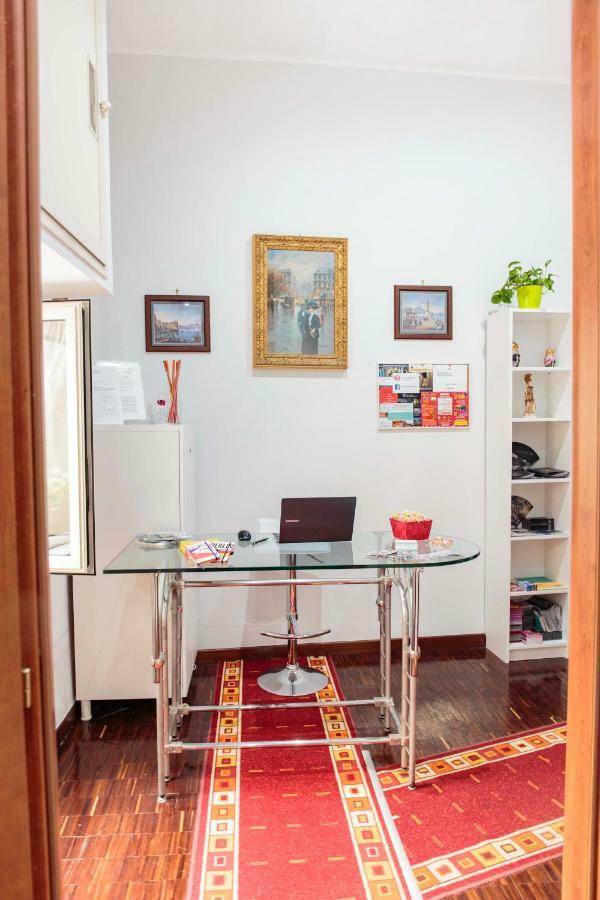 Palazzo Carafa Della Spina Room And Apartment Napoli Exterior foto